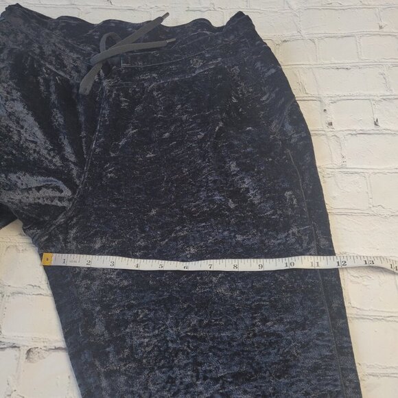 Lululemon woman black crushed velvet Ready to Crush Joggers size 10 - Picture 2 of 12